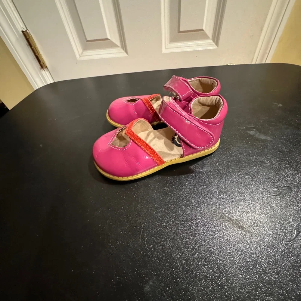Livie & Luca size 7 pink/ red shoes